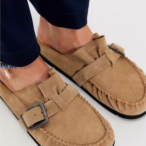 Free people after riding mule